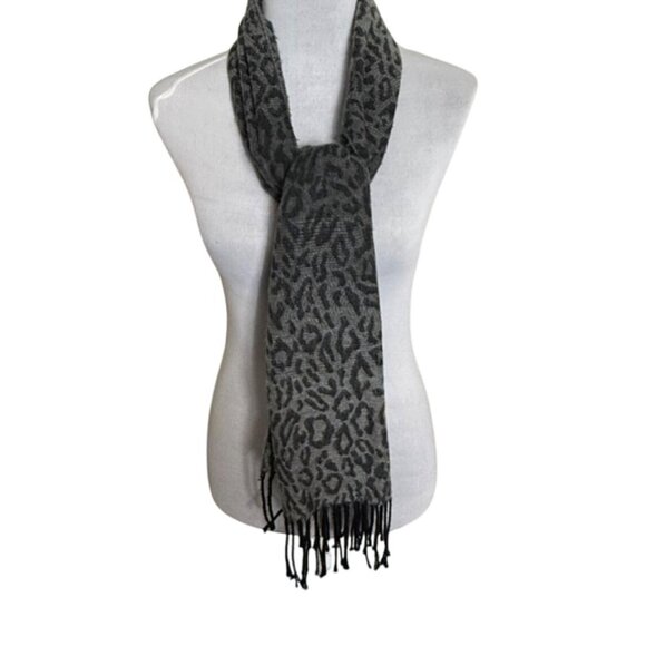 Cejon Womens Italian Scarf Grey Leopard Print Winter Warm Fringe Accent - Picture 4 of 11